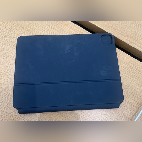 Apple Magic Keyboard for 11" iPad Pro, iPad Air 11" 4th/5th Gen. - Picture 3 of 6